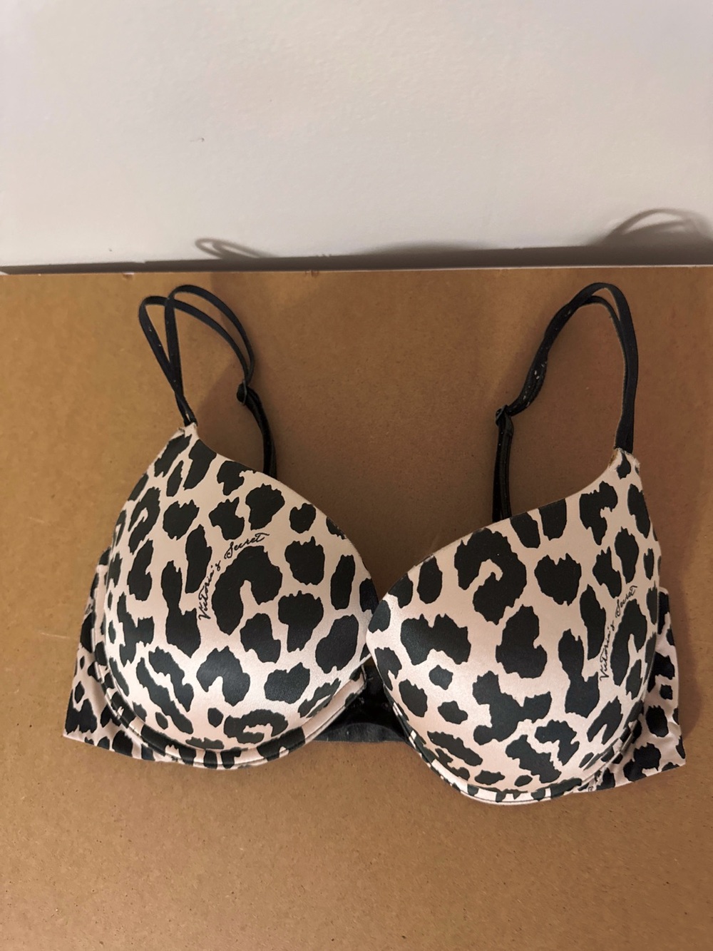 Victoria's Secret Vert Sexy Push-up Bra/ Pigeonanni - Nude & Black 32DD